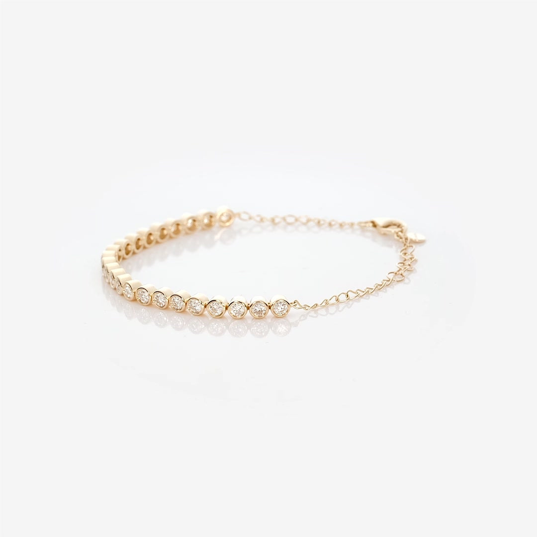 LDM Tennis Bracelet Half 6□+1□ - Large- 14K YG - Compressed.mp4