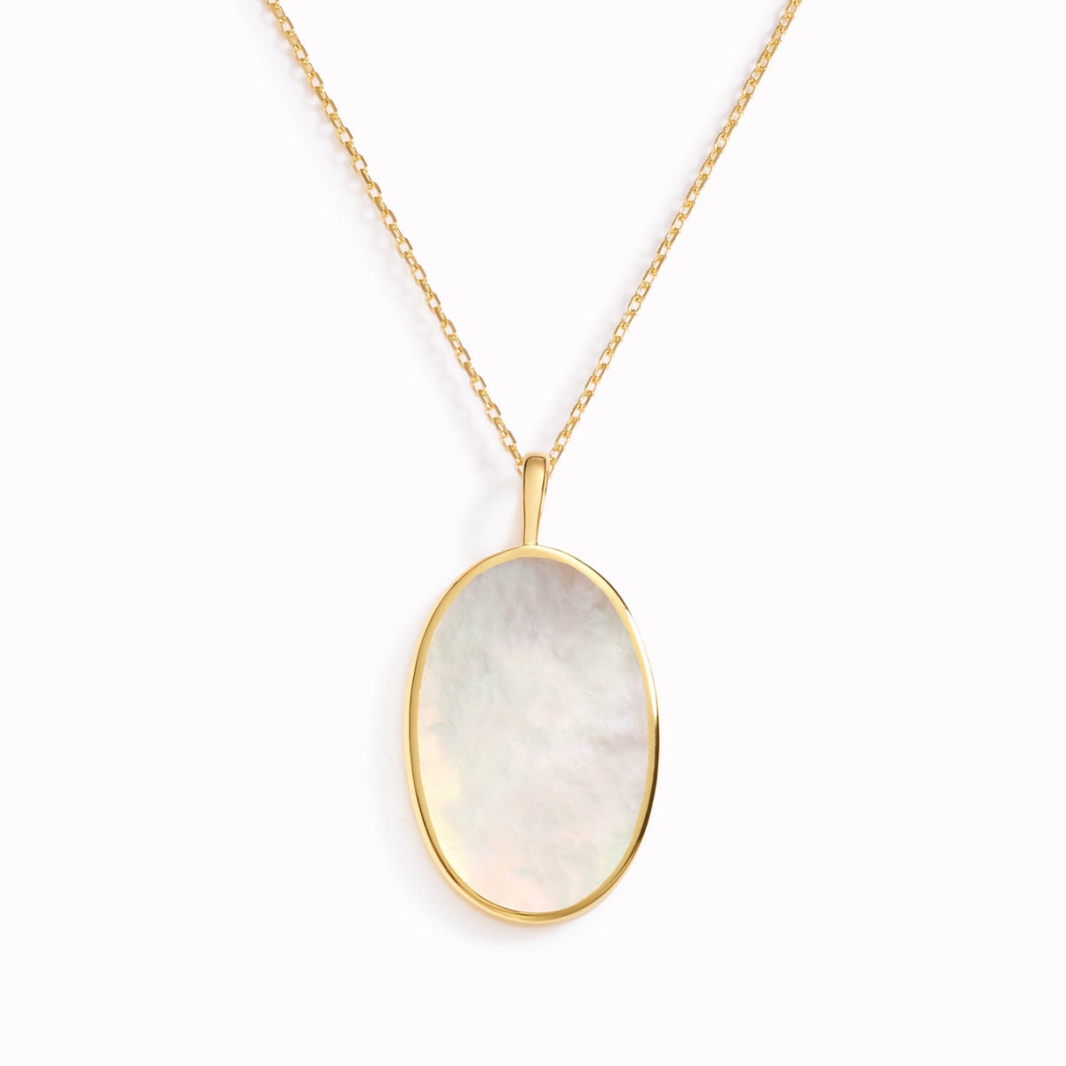 Pendant necklace with mother of pearl on gold vermeil chain